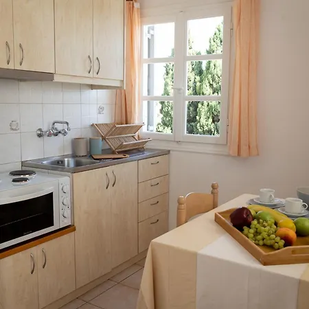 Seample Chrisi Akti (Paros)